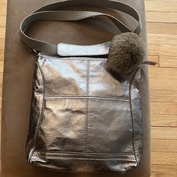 The SAK lightweight shoulder bag - Picture 2 of 2